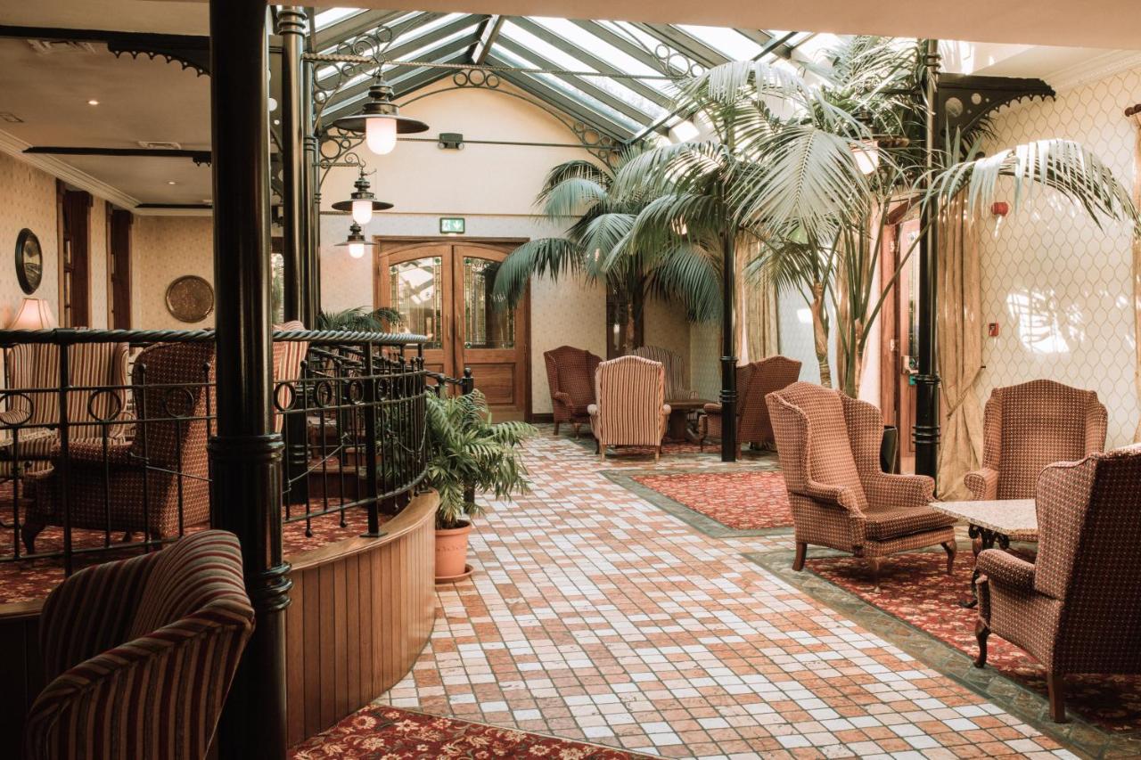 Kee's Hotel Stranorlar Buitenkant foto