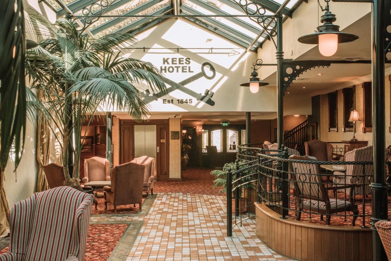 Kee's Hotel Stranorlar Buitenkant foto