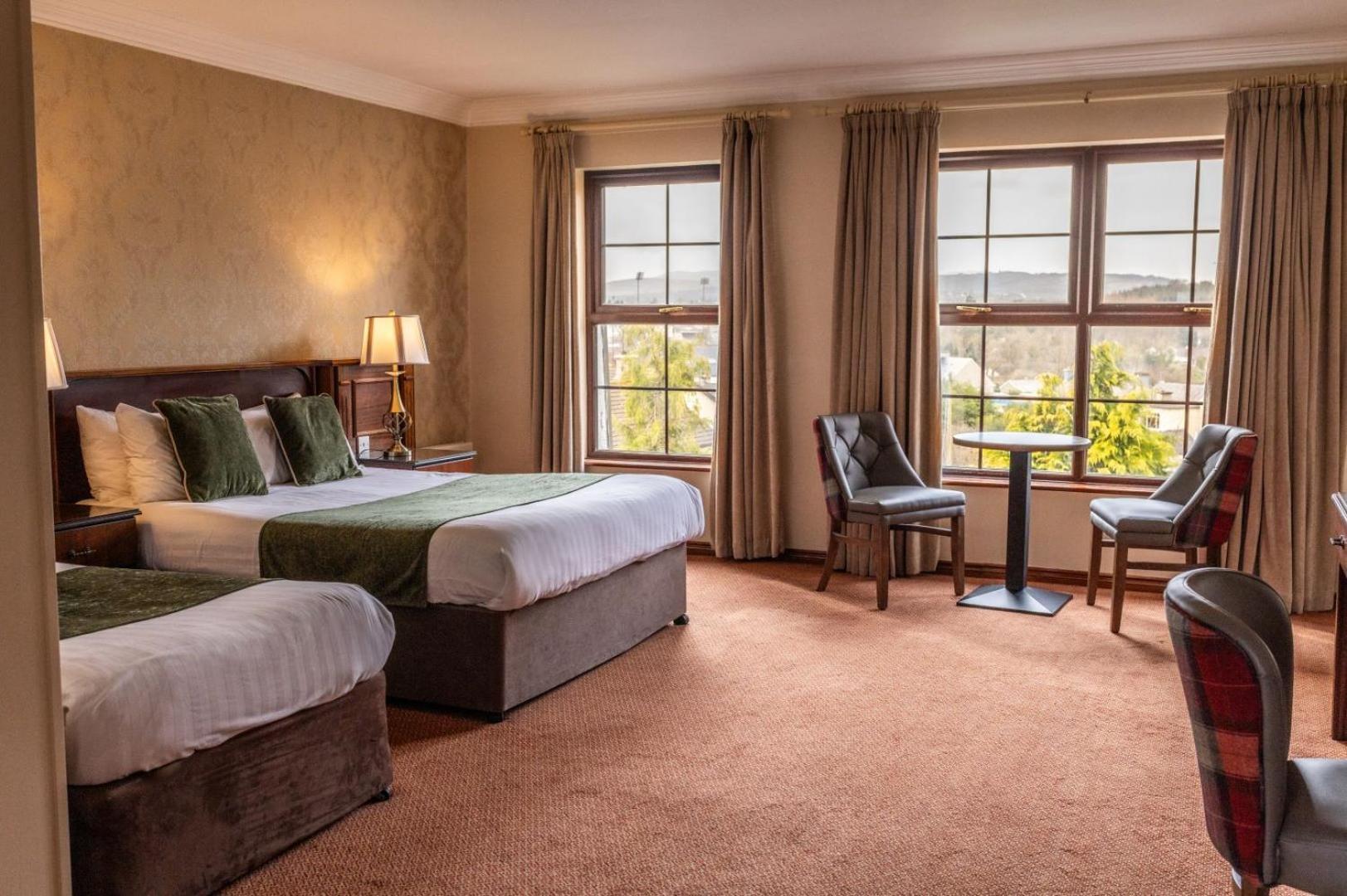 Kee's Hotel Stranorlar Buitenkant foto