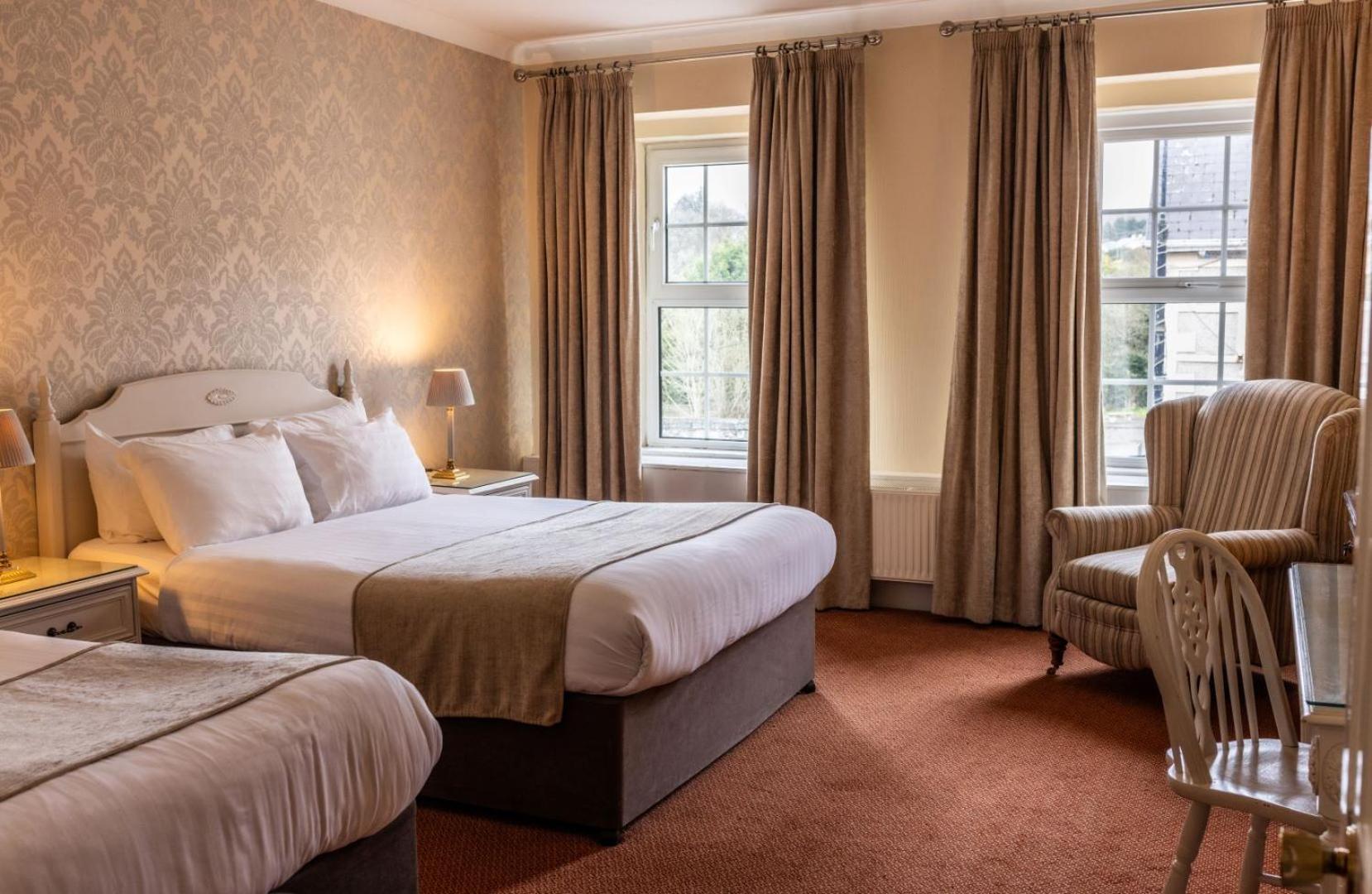 Kee's Hotel Stranorlar Buitenkant foto