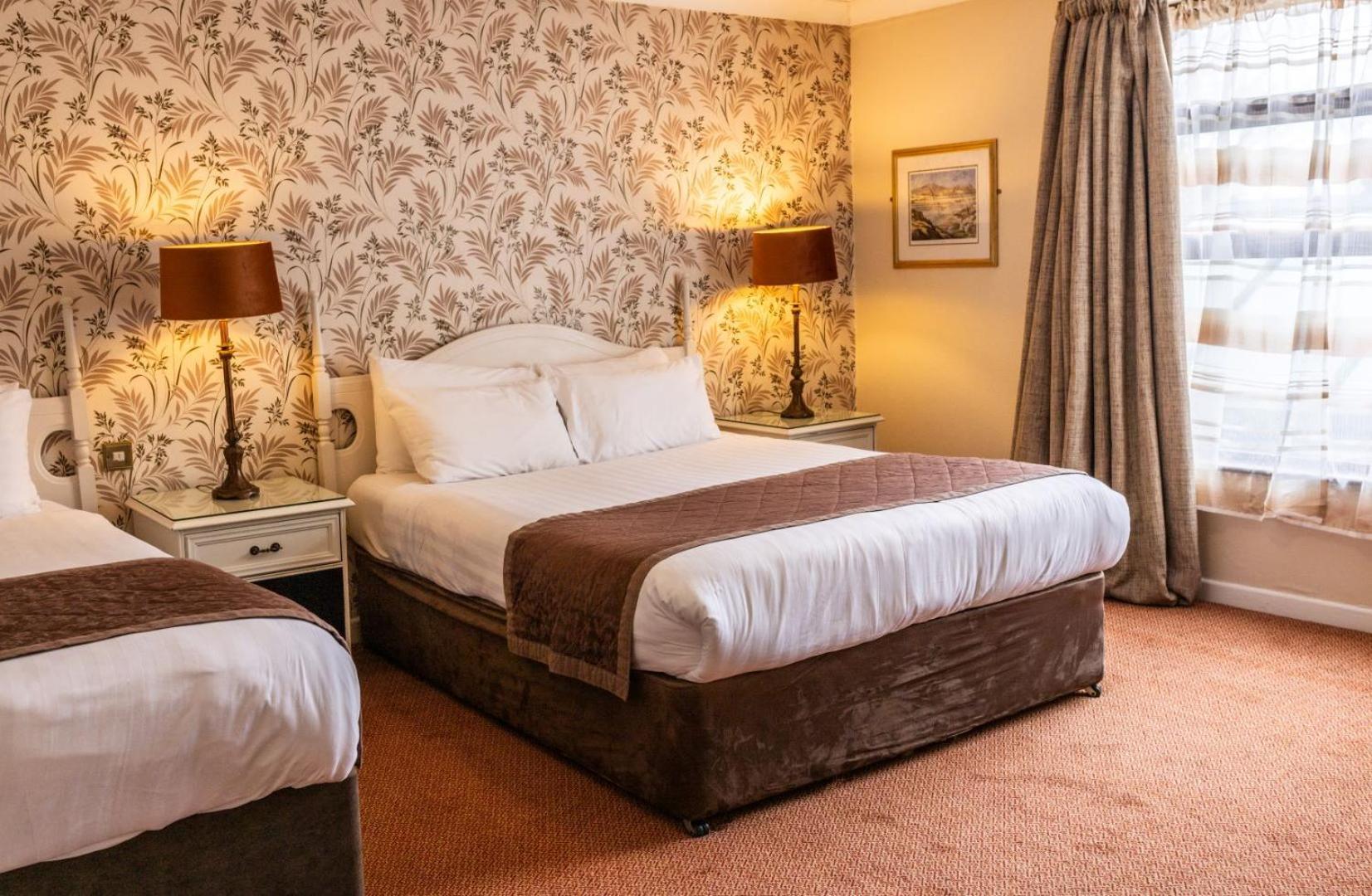 Kee's Hotel Stranorlar Buitenkant foto