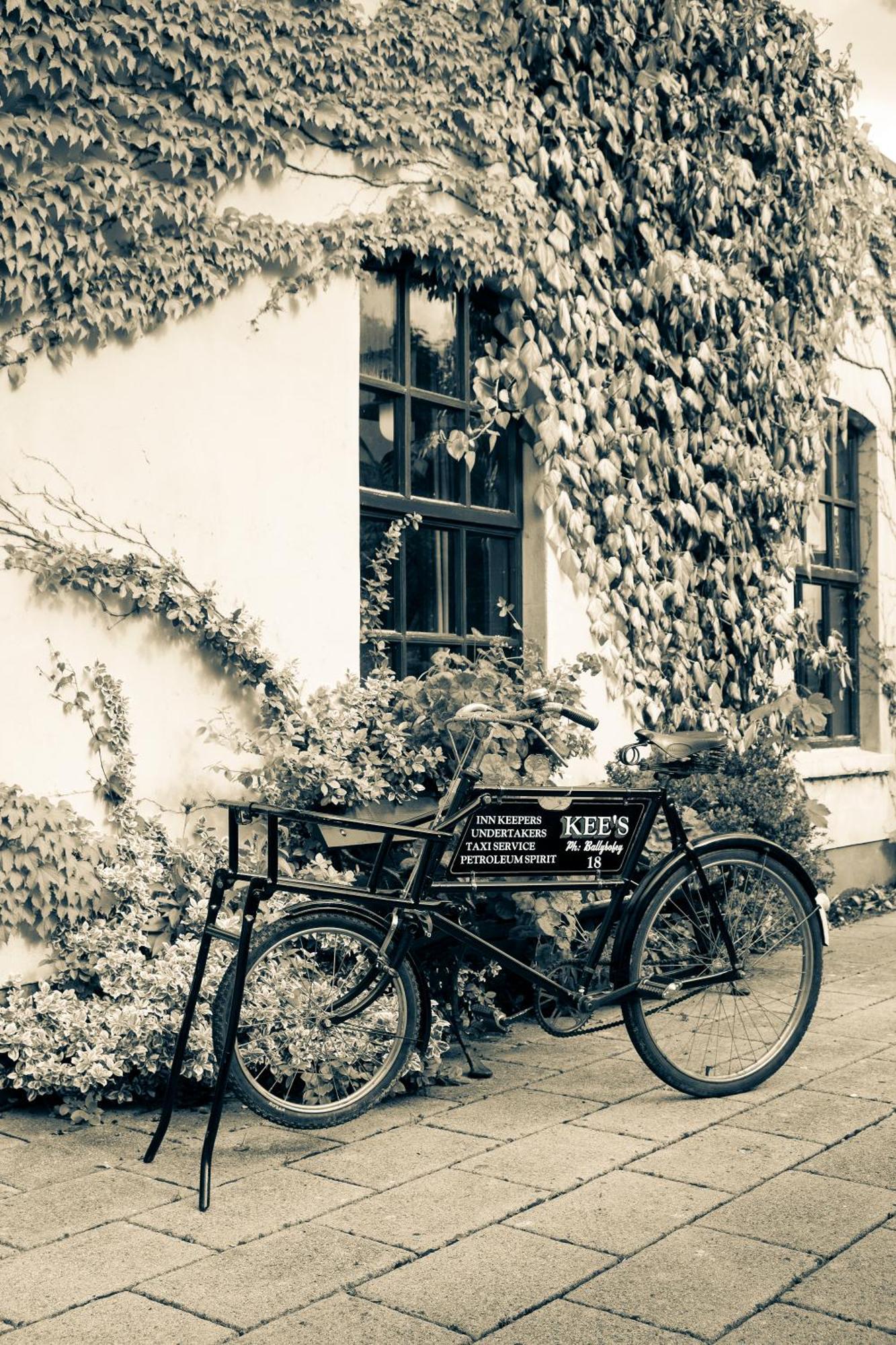 Kee's Hotel Stranorlar Buitenkant foto