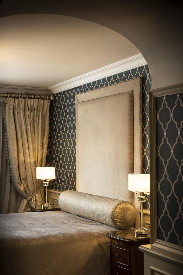 Kee's Hotel Stranorlar Buitenkant foto
