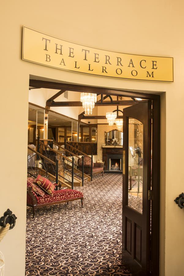 Kee's Hotel Stranorlar Buitenkant foto