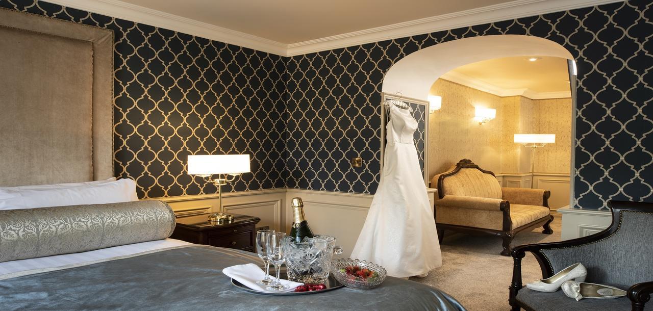 Kee's Hotel Stranorlar Buitenkant foto